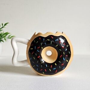90s Simpsons “MMMM Donuts” 3D Mug by BigMouth – Chocolate Frosted Sprinkle Donut